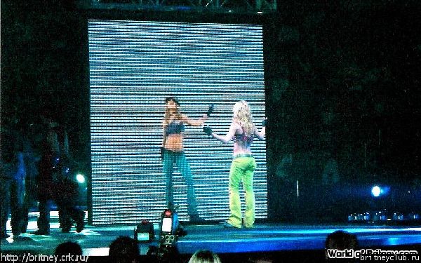 D.W.D. tour Auburn Hills, Michigan (26 ноября 2001 года)8.jpg(Бритни Спирс, Britney Spears)