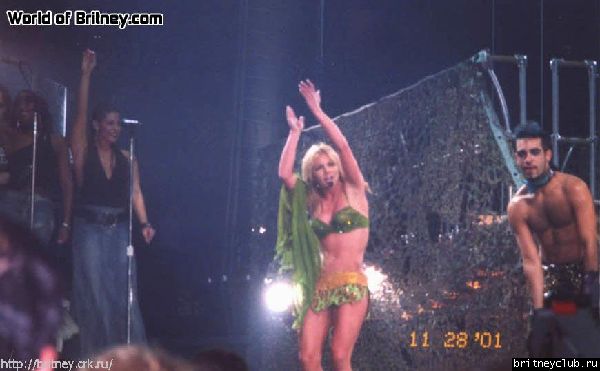D.W.D. tour Chicago, IL (28 ноября 2001 года)03.jpg(Бритни Спирс, Britney Spears)