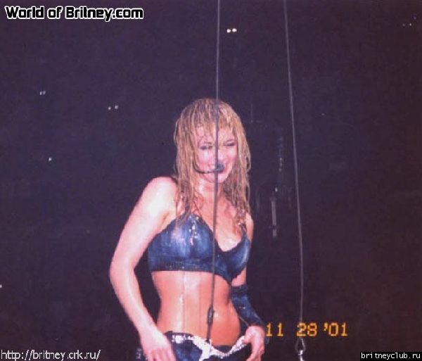 D.W.D. tour Chicago, IL (28 ноября 2001 года)15.jpg(Бритни Спирс, Britney Spears)