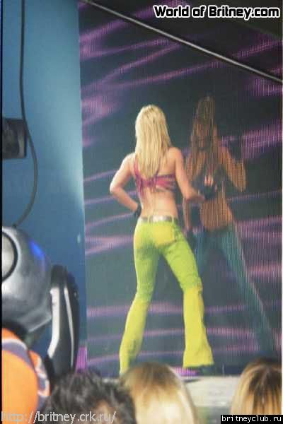 D.W.D. tour Chicago, IL (28 ноября 2001 года)20.jpg(Бритни Спирс, Britney Spears)