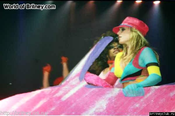 D.W.D. tour Chicago, IL (28 ноября 2001 года)24.jpg(Бритни Спирс, Britney Spears)