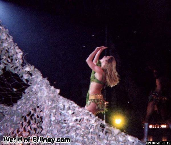 D.W.D. tour Minneapolis (29 ноября 2001 года)01.jpg(Бритни Спирс, Britney Spears)