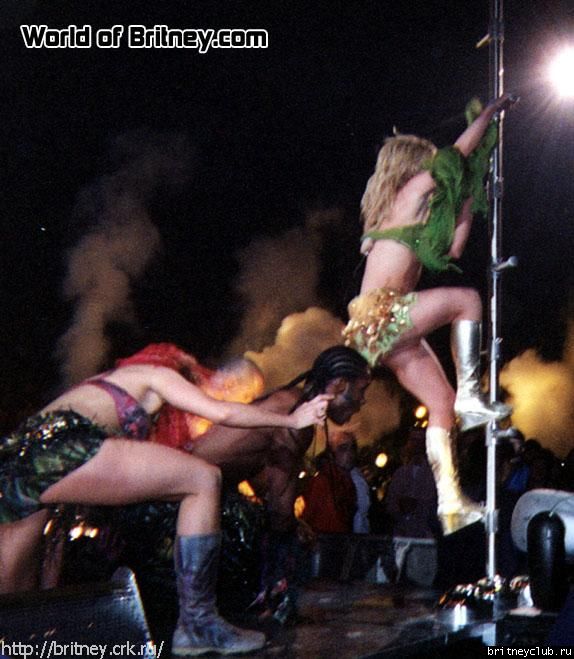 D.W.D. tour Minneapolis (29 ноября 2001 года)02.jpg(Бритни Спирс, Britney Spears)