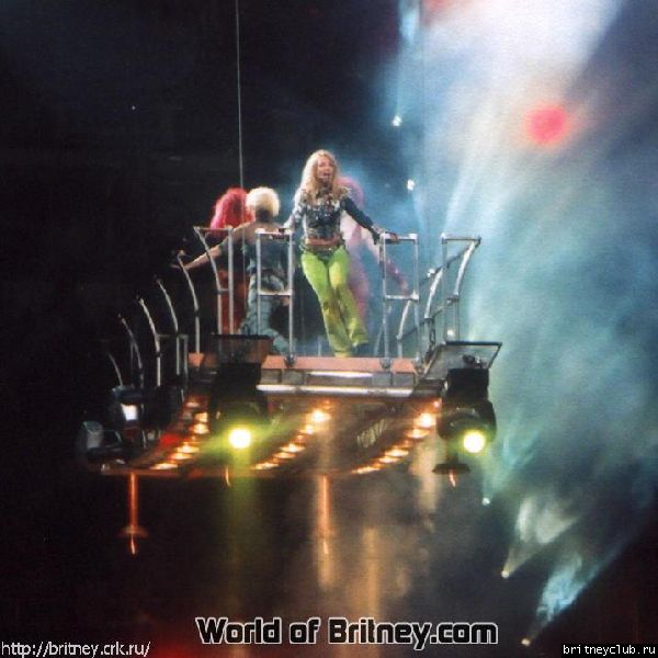 D.W.D. tour Minneapolis (29 ноября 2001 года)22.jpg(Бритни Спирс, Britney Spears)