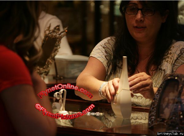 Бритни делает рождественские покупки1166189924234.jpg(Бритни Спирс, Britney Spears)