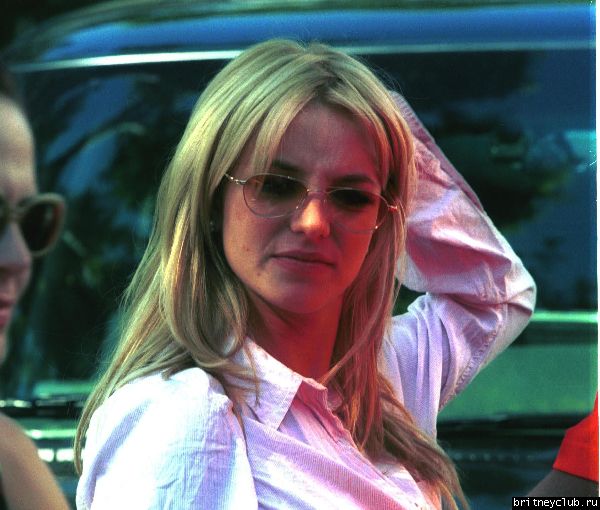 Бритни покидает ресторан  Ivyx166.jpg(Бритни Спирс, Britney Spears)