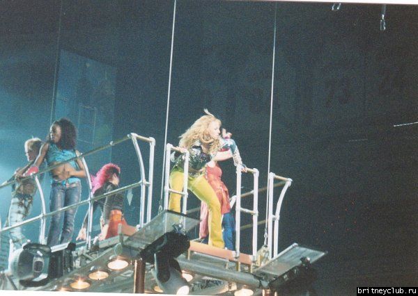 D.W.D. - Raleigh, North Carolina (12 Декабря 2001 года)009.jpg(Бритни Спирс, Britney Spears)
