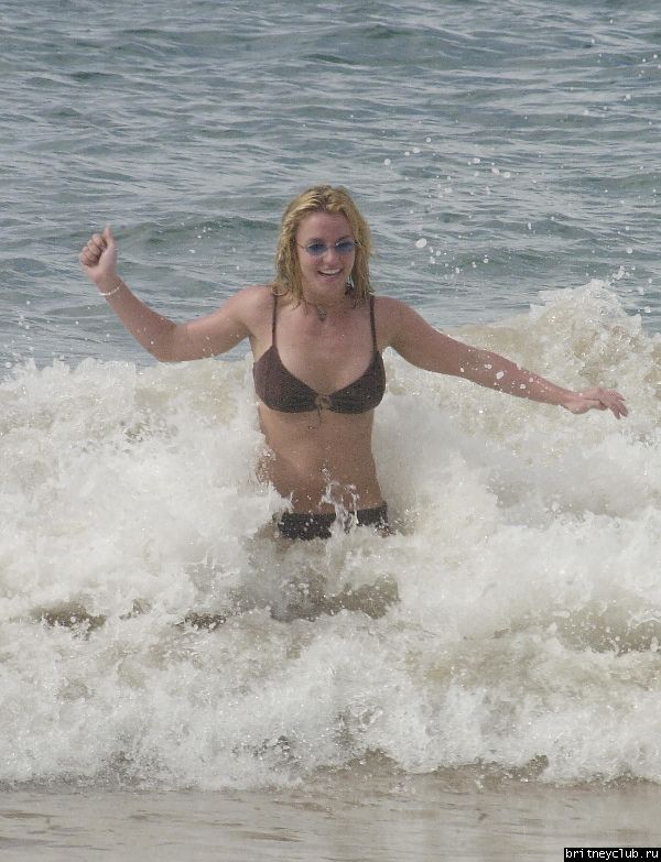 Бритни и Джастин на пляже в Майамиswim_060102_01.jpg(Бритни Спирс, Britney Spears)
