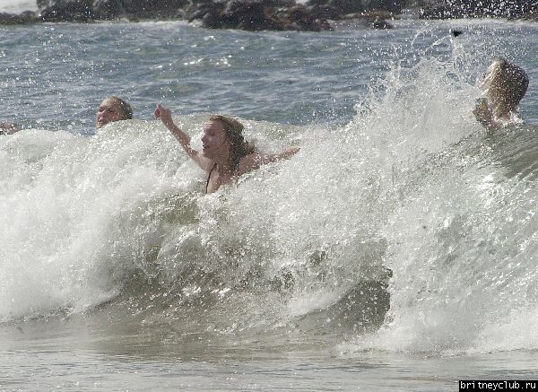 Бритни и Джастин на пляже в Майамиswim_060102_07.jpg(Бритни Спирс, Britney Spears)