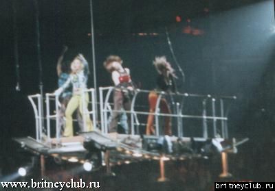 D.W.D. Boston, MA (29 Июня 2002)03.jpg(Бритни Спирс, Britney Spears)