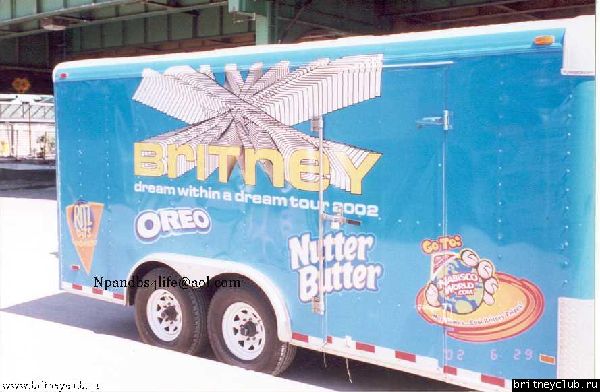 D.W.D. Boston, MA (29 Июня 2002)bus-01.jpg(Бритни Спирс, Britney Spears)