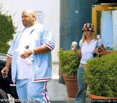 Бритни в магазине по продаже кофе в Лос Анджелесе 3.jpg(Бритни Спирс, Britney Spears)