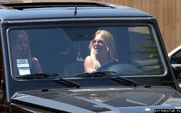 Бритни гуляет по Беверли Хиллз2080201_spears_b_b_gr_10.jpg(Бритни Спирс, Britney Spears)
