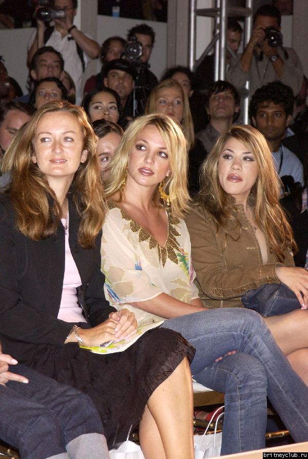 Бритни на фэшон-шоу Matthew Willamsonbrittney_spears_9_20_02_08.jpg(Бритни Спирс, Britney Spears)