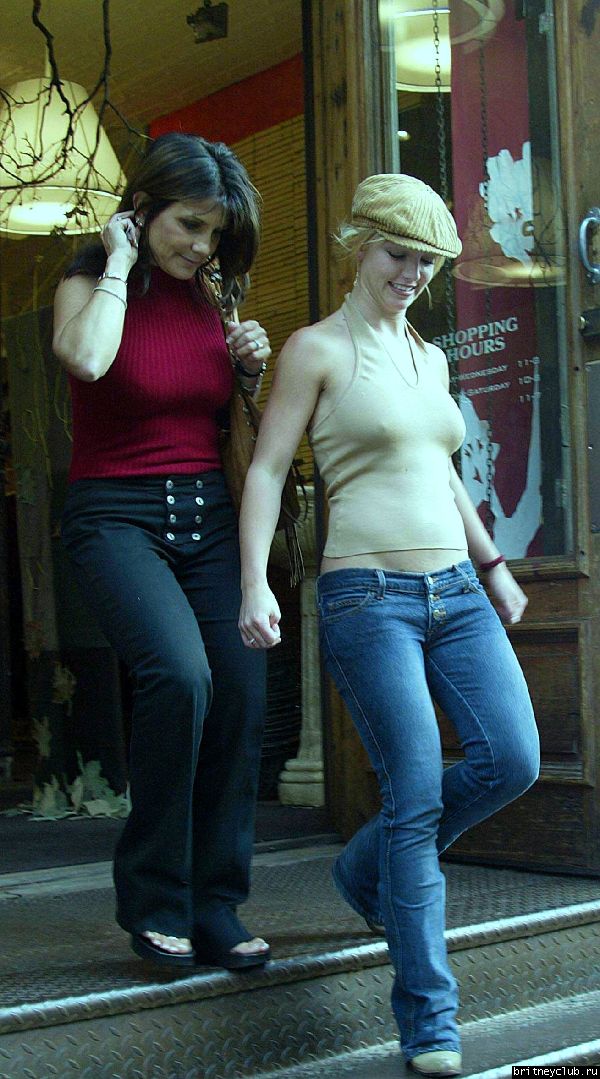 Бритни на шоппинге в магазине Anthropologie262_cropped.jpg(Бритни Спирс, Britney Spears)