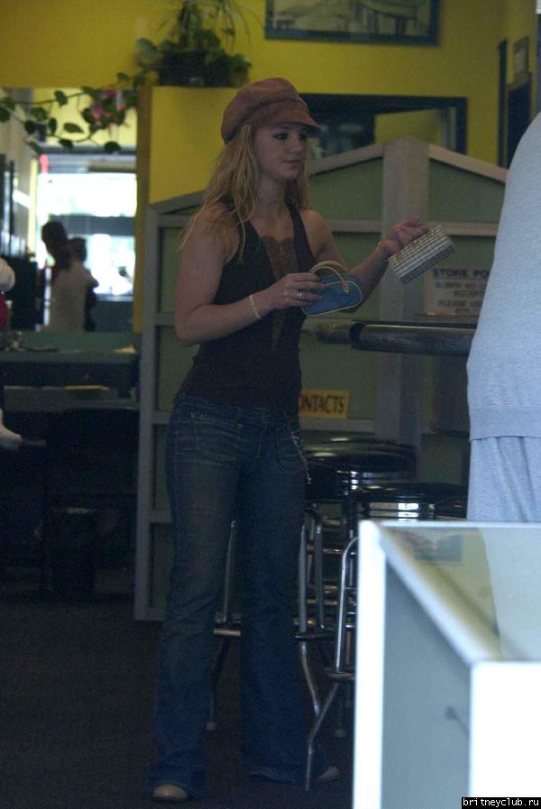 Бритни ходит по магазинамsaz260306b_19.jpg(Бритни Спирс, Britney Spears)