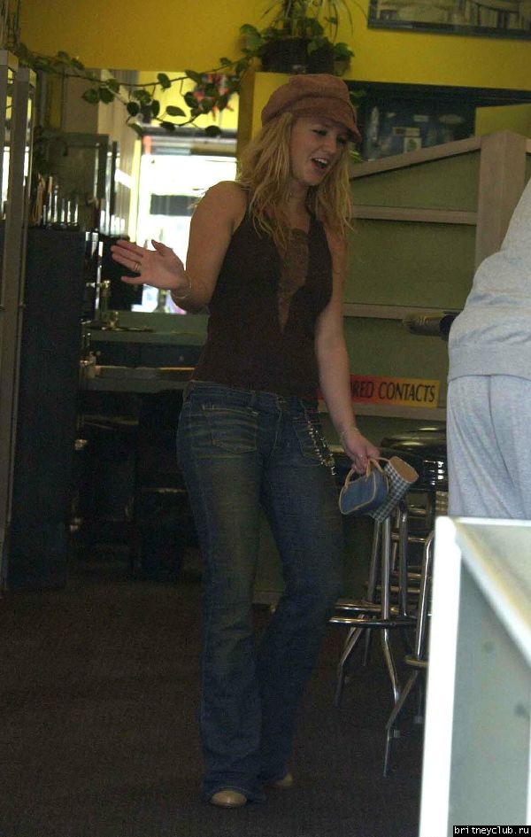 Бритни ходит по магазинамsaz260306b_21.jpg(Бритни Спирс, Britney Spears)