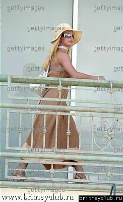 Бритни бродит по магазинам в Sunset Plaza1.jpg(Бритни Спирс, Britney Spears)