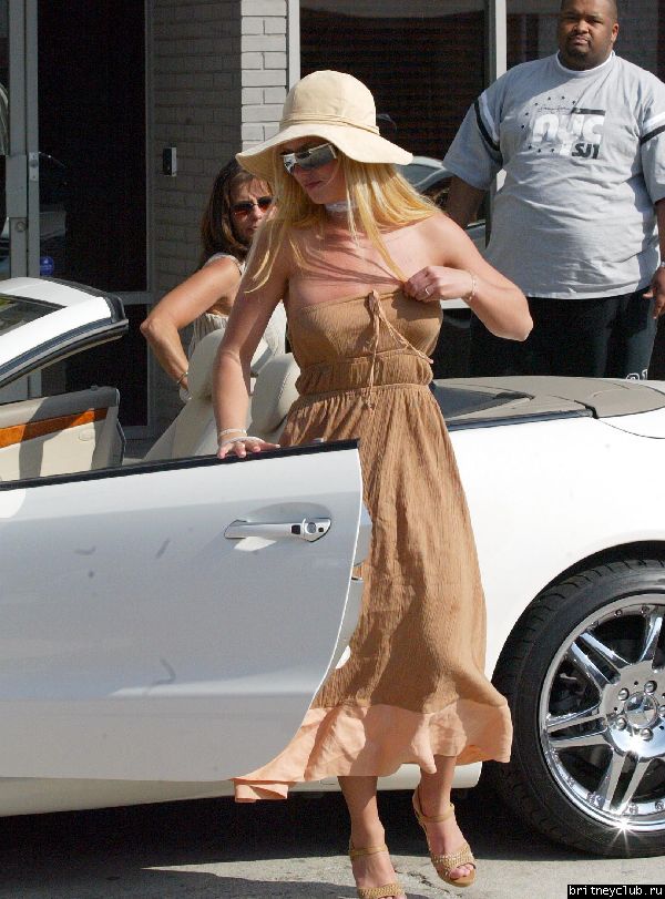 Бритни бродит по магазинам в Sunset Plaza118704.jpg(Бритни Спирс, Britney Spears)