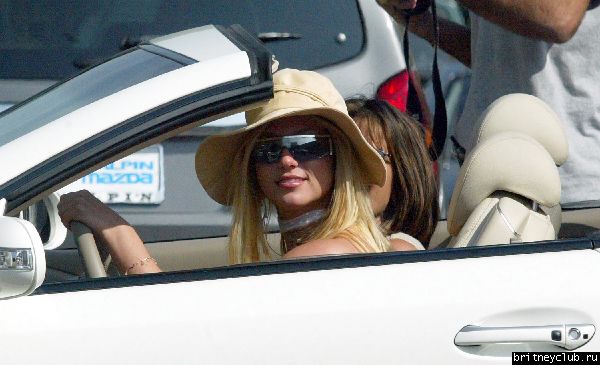 Бритни бродит по магазинам в Sunset Plaza118708.jpg(Бритни Спирс, Britney Spears)