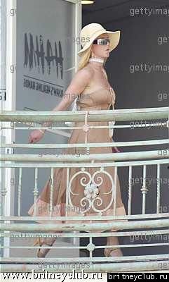 Бритни бродит по магазинам в Sunset Plaza5.jpg(Бритни Спирс, Britney Spears)