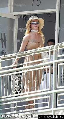 Бритни бродит по магазинам в Sunset Plaza9.jpg(Бритни Спирс, Britney Spears)