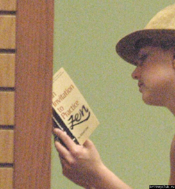 Бритни в книжном магазинеx86.jpg(Бритни Спирс, Britney Spears)