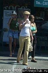 Бритни и ее мама, покидающие TOGOS2.jpg(Бритни Спирс, Britney Spears)
