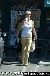 Бритни и ее мама, покидающие TOGOS4.jpg(Бритни Спирс, Britney Spears)