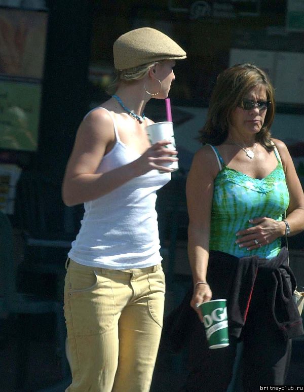 Бритни и ее мама, покидающие TOGOSspa160703_07~0.jpg(Бритни Спирс, Britney Spears)