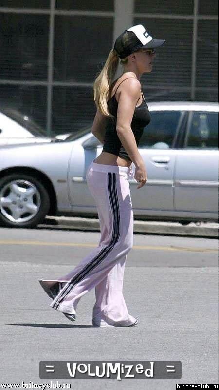 Бритни около отеля перед выездом на VMA10.jpg(Бритни Спирс, Britney Spears)