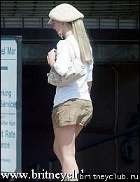 Бритни уезжает из ресторана Molyvos Greek11.jpg(Бритни Спирс, Britney Spears)