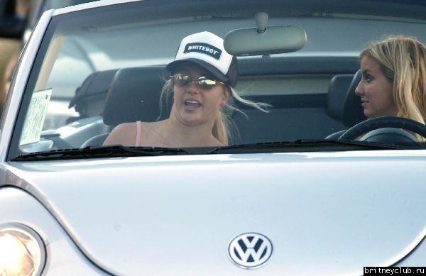 Бритни около отеля перед выездом на VMA12941-22.jpg(Бритни Спирс, Britney Spears)