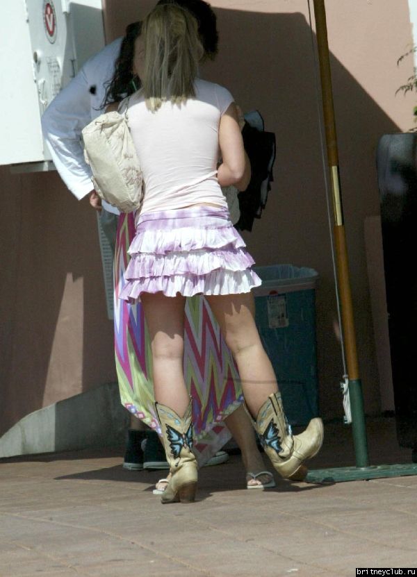 Бритни уезжает из ресторана Molyvos Greek424832k.jpg(Бритни Спирс, Britney Spears)