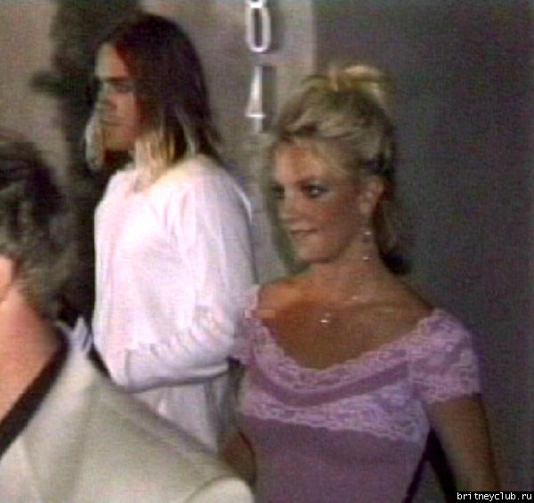 Бритни около отеля перед выездом на VMA57587.jpg(Бритни Спирс, Britney Spears)