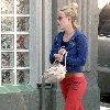 Бритни около отеля перед выездом на VMA