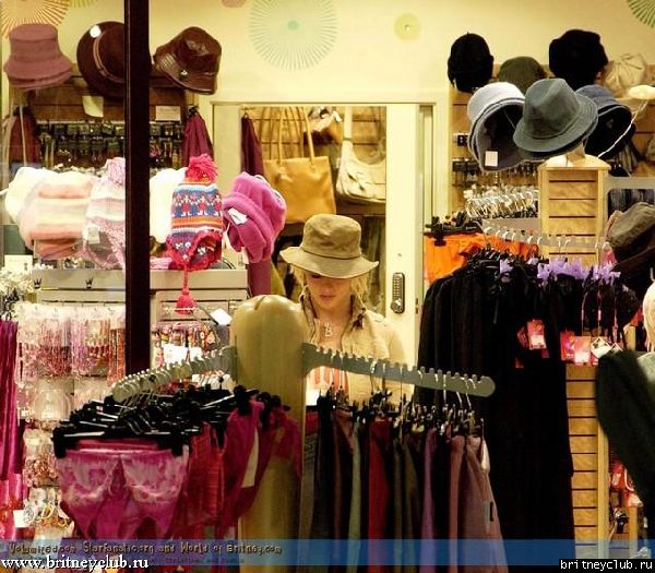 Бритни в аэропорту Heathrow011.jpg(Бритни Спирс, Britney Spears)