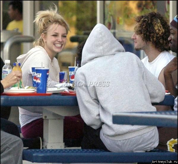 Бритни уезжает из отеля в Нью-Йорке149589.jpg(Бритни Спирс, Britney Spears)