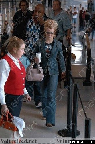 Бритни делает остановки по пути в аэропорт09.jpg(Бритни Спирс, Britney Spears)