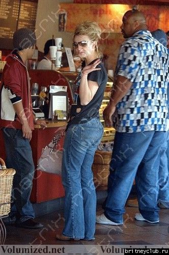 Бритни делает остановки по пути в аэропорт12.jpg(Бритни Спирс, Britney Spears)