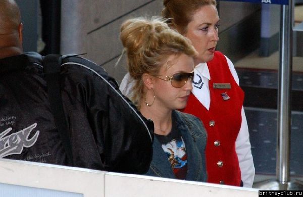Бритни делает остановки по пути в аэропорт36.jpg(Бритни Спирс, Britney Spears)