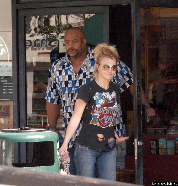Бритни делает остановки по пути в аэропорт47.jpg(Бритни Спирс, Britney Spears)