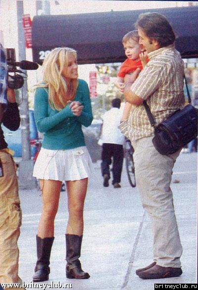 Бритни ловит такси в Нью-Йорке(дополнение)007.jpg(Бритни Спирс, Britney Spears)