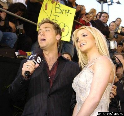 AMA 2003 (ковровая дорожка)040.jpg(Бритни Спирс, Britney Spears)