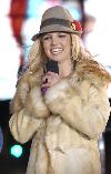 Бритни выступает на MTV TRL Spankin