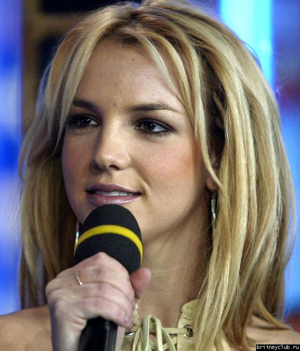 Бритни на  MTV TRL7_G.sized.jpg(Бритни Спирс, Britney Spears)