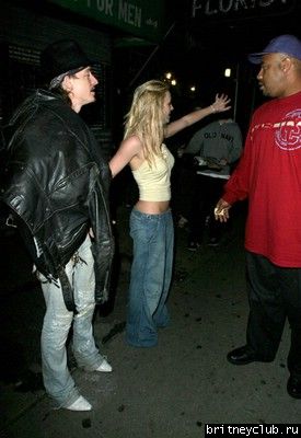 Бритни около отеля023.jpg(Бритни Спирс, Britney Spears)