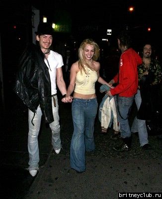 Бритни едет на выступление TRL 032.jpg(Бритни Спирс, Britney Spears)
