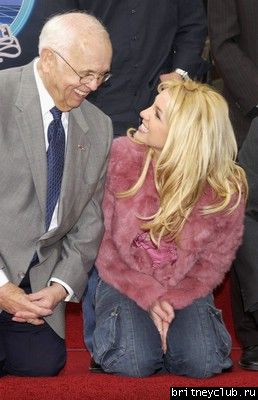 Бритни на Аллее Славы в Голливуде113.jpg(Бритни Спирс, Britney Spears)