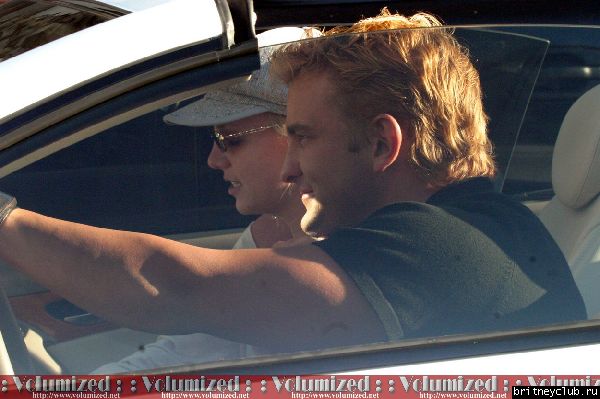 Бритни и Брайан в Санта Монике1072029692666.jpg(Бритни Спирс, Britney Spears)